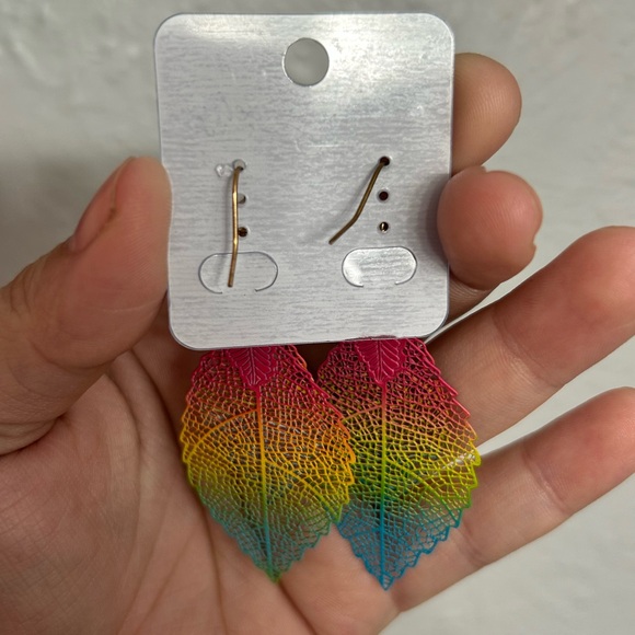 Multicolor leaf drop earrings - Picture 3 of 3